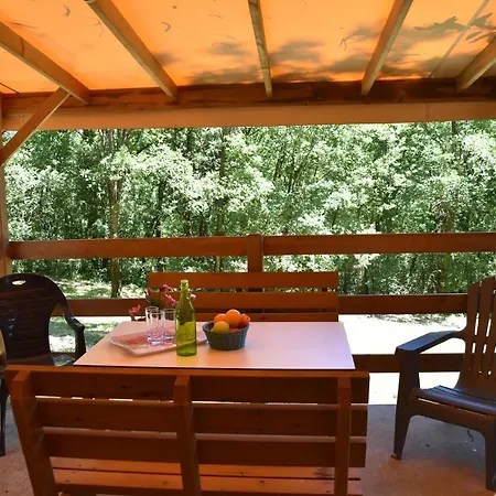 Camping La Cheneraie 4 Etoiles - Gites *