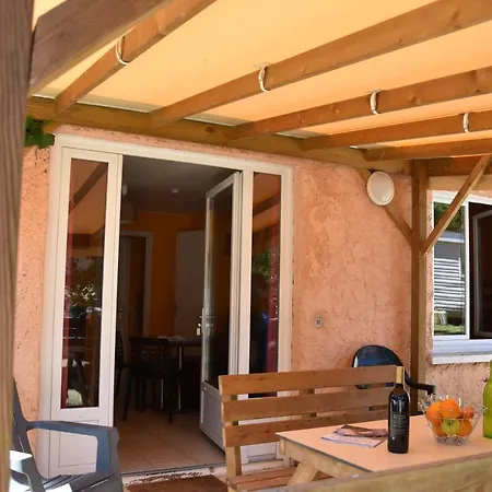 Camping La Cheneraie 4 Etoiles - Gites *